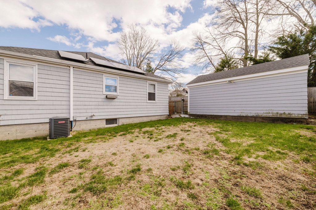 554 Madison Street Fall River, MA 02720 - Photo 4 of 30