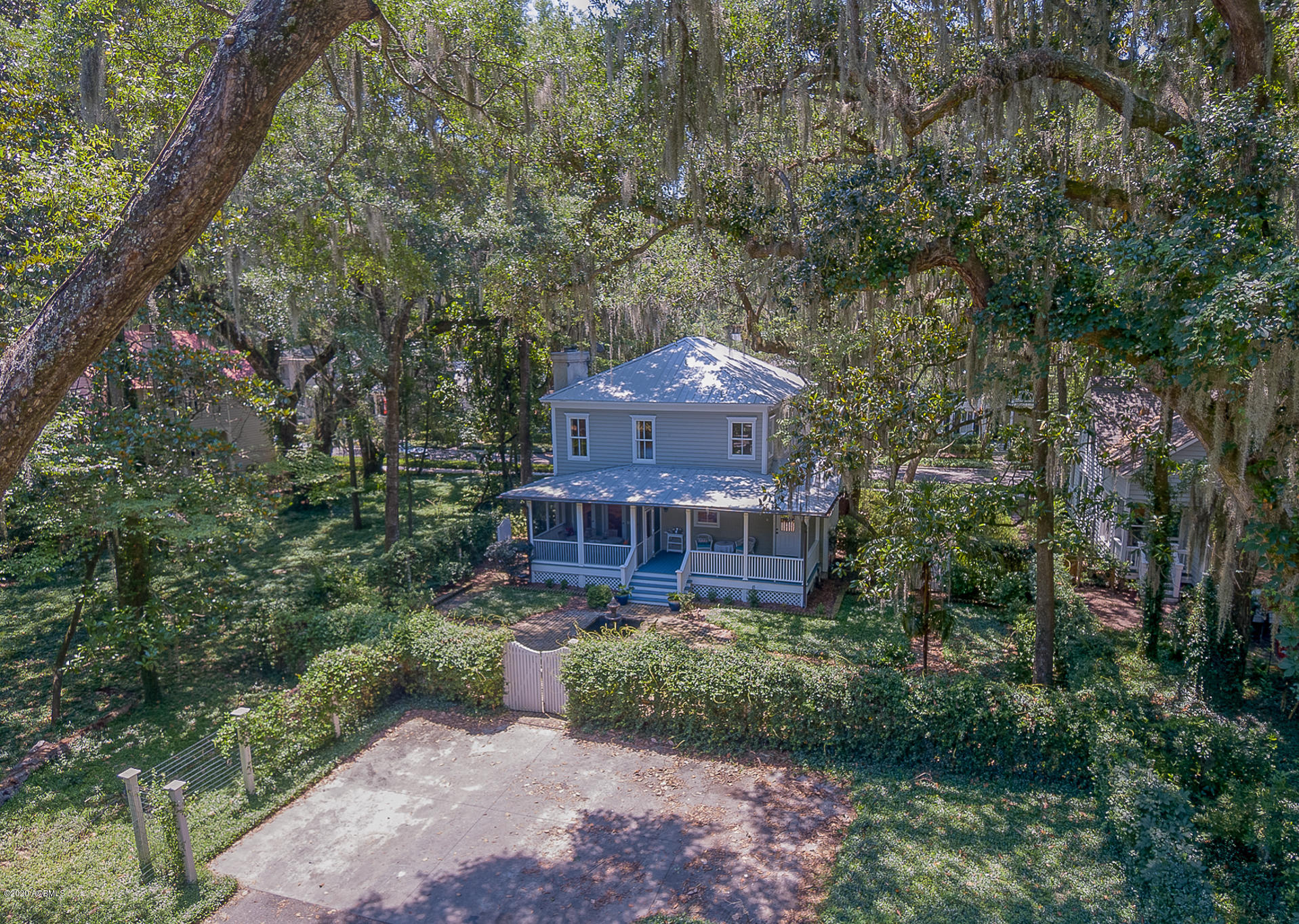 38 Newpoint Road Beaufort, SC 29907 - Photo 3 of 43 2 (1)