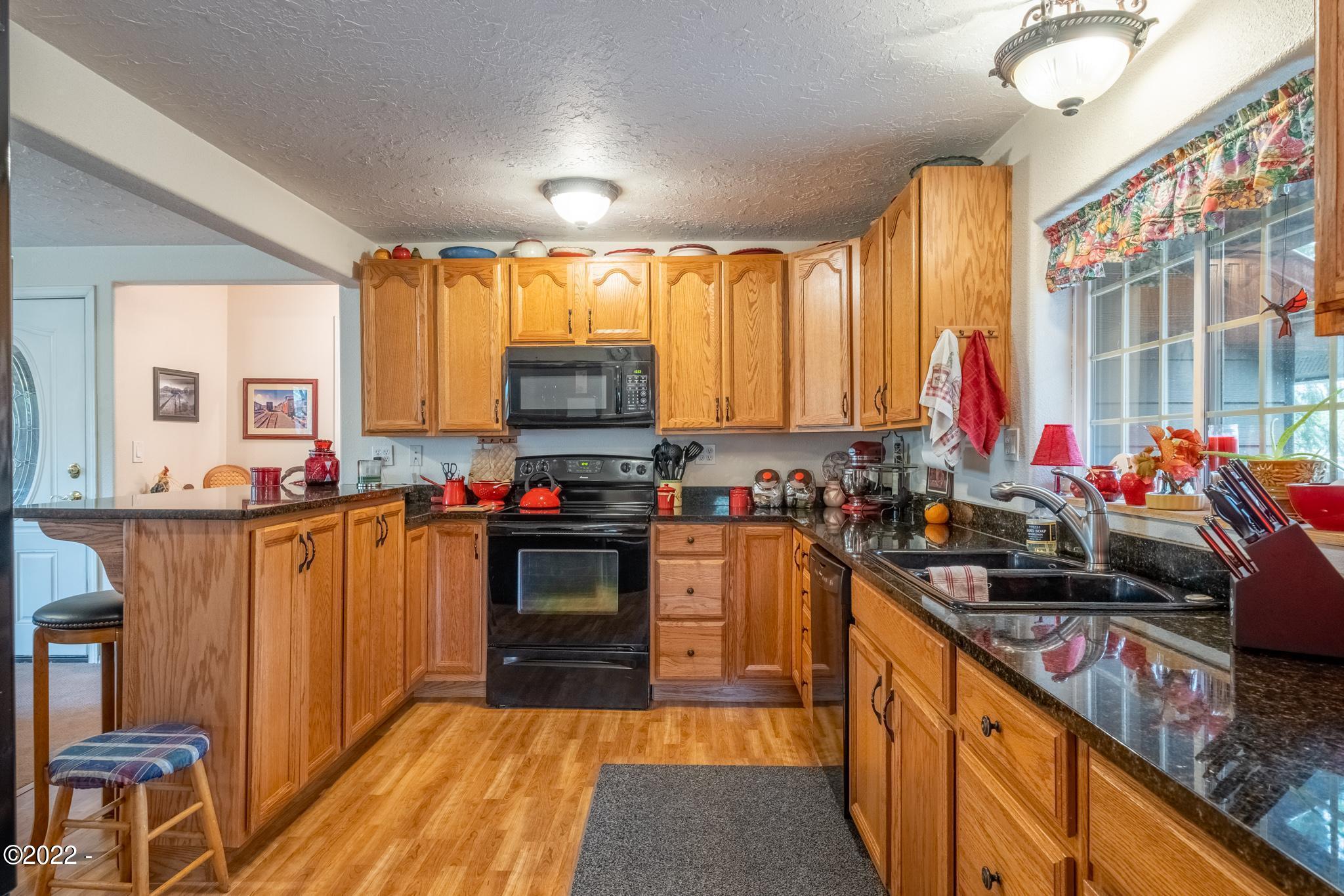 1134 Southeast River Road Toledo, OR 97391 - Photo 17 of 87 Kitchen
