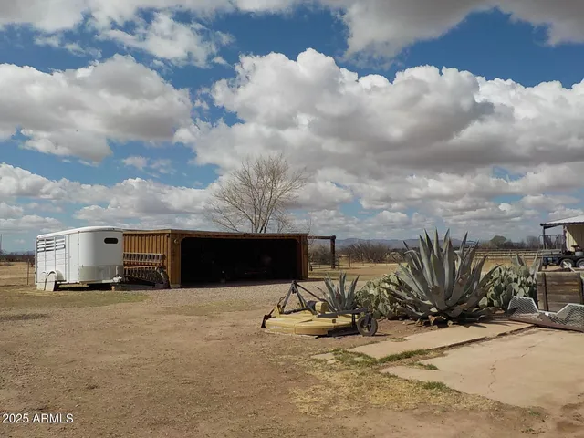 a view of outdoor space with city view