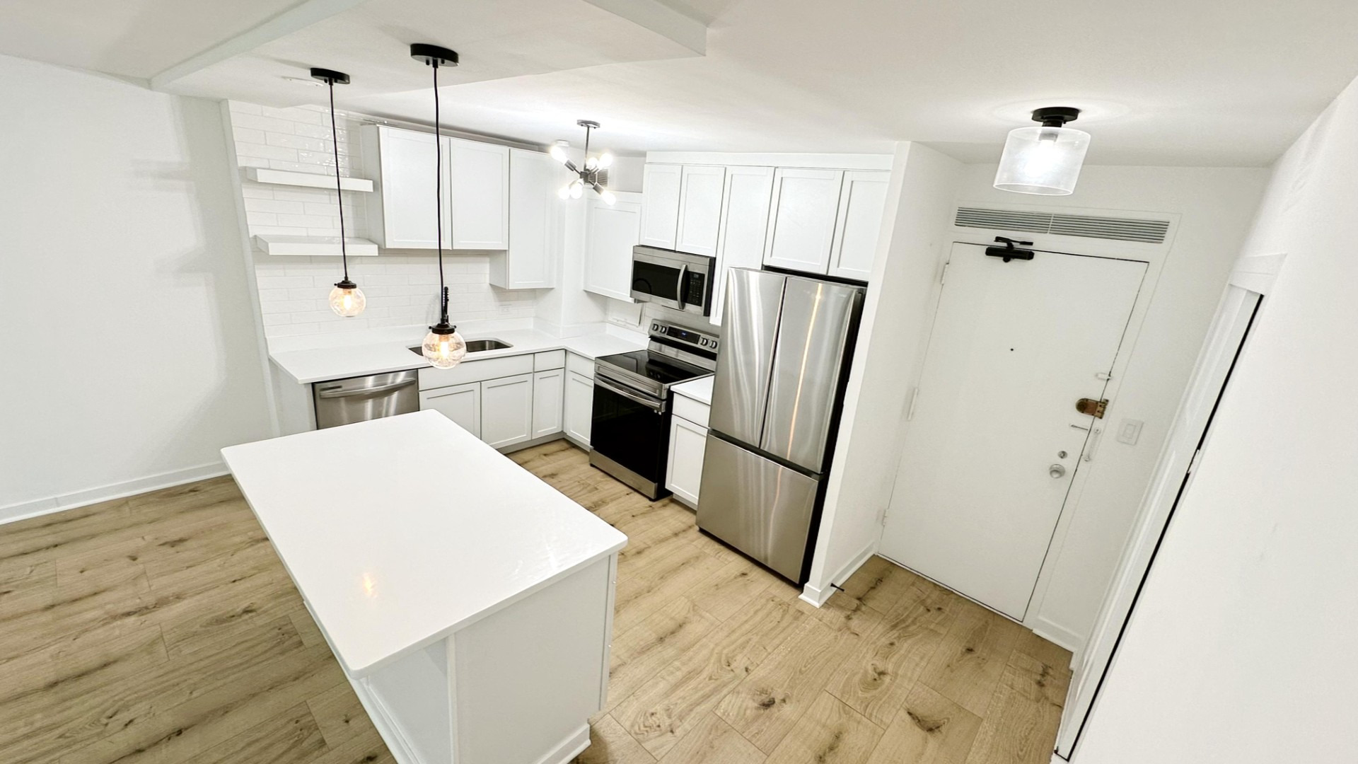 3600 North Lake Shore Drive, Unit 707 Chicago, IL 60613 - Photo 2 of 12