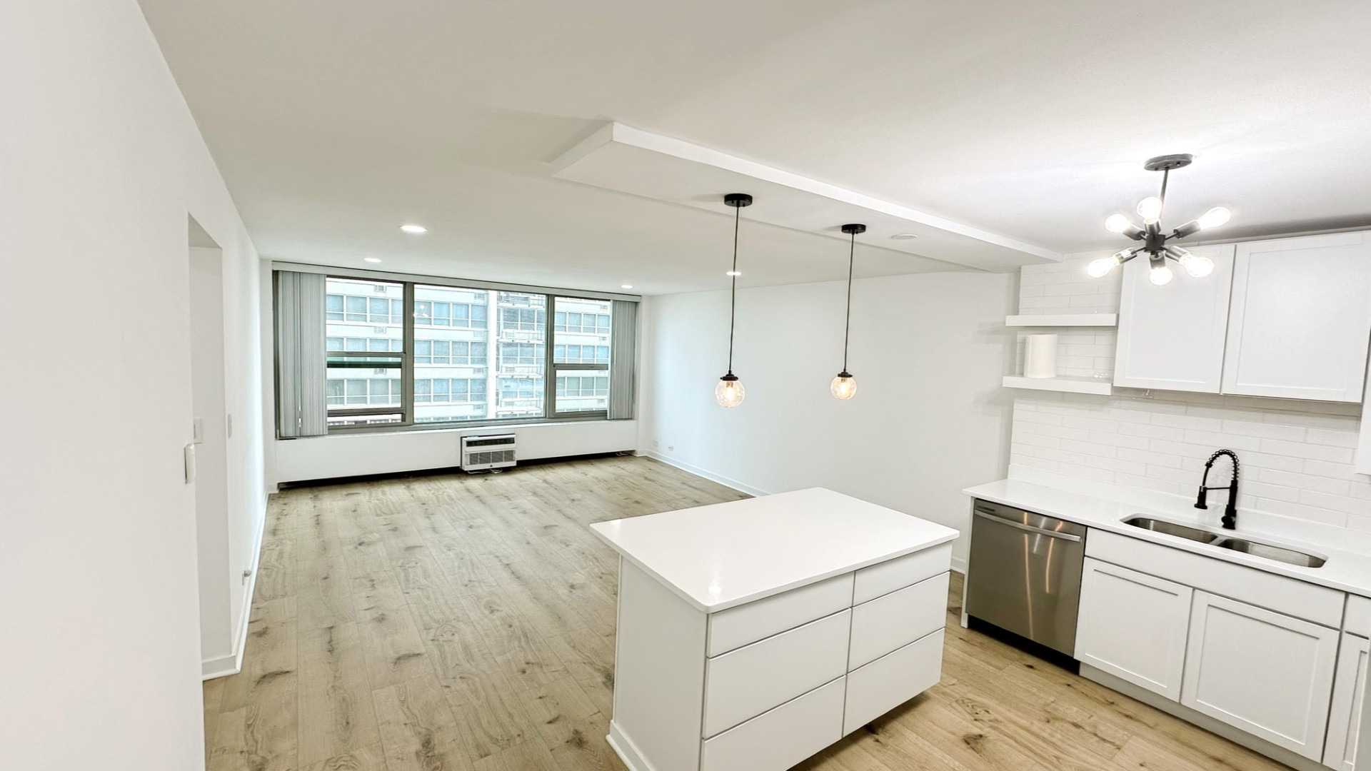 3600 North Lake Shore Drive, Unit 707 Chicago, IL 60613 - Photo 4 of 12
