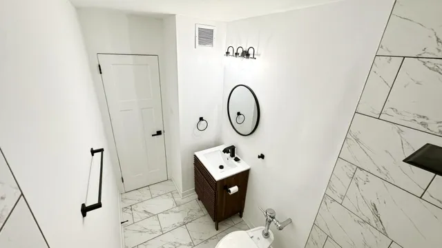 $220,000 | 3600 North Lake Shore Drive, Unit 707, Chicago, IL 60613