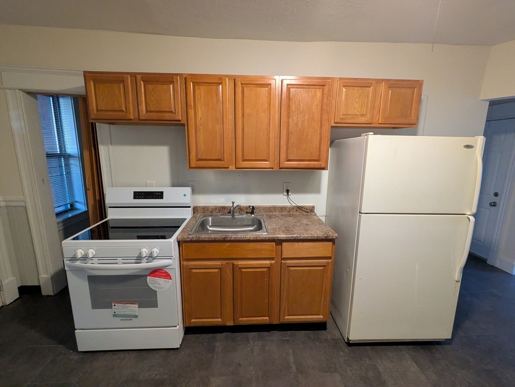 1447 Dwight Street, Unit 1L Holyoke, MA 01040 - Photo 4 of 7