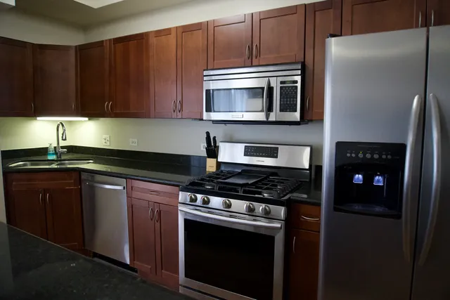 $2,350 | 4848 North Sheridan Road, Unit 403, Chicago, IL 60640