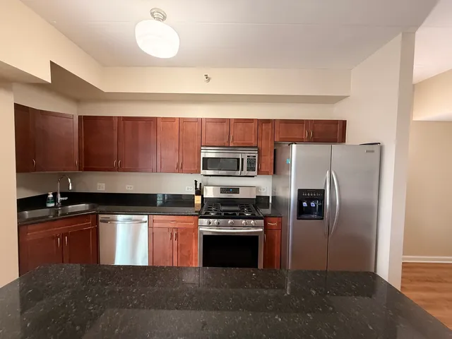 $2,350 | 4848 North Sheridan Road, Unit 403, Chicago, IL 60640