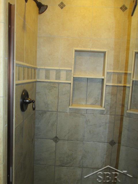 601 Somerset Road Saginaw, MI 48638 - Photo 11 of 42 Walk-in Tile Shower