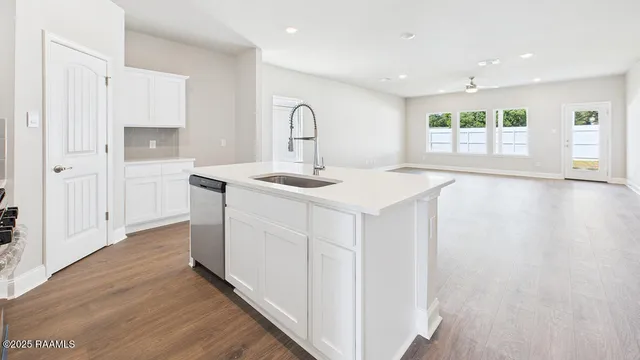 $346,500 | 117 Harvest Falls Drive, Broussard, LA 70518