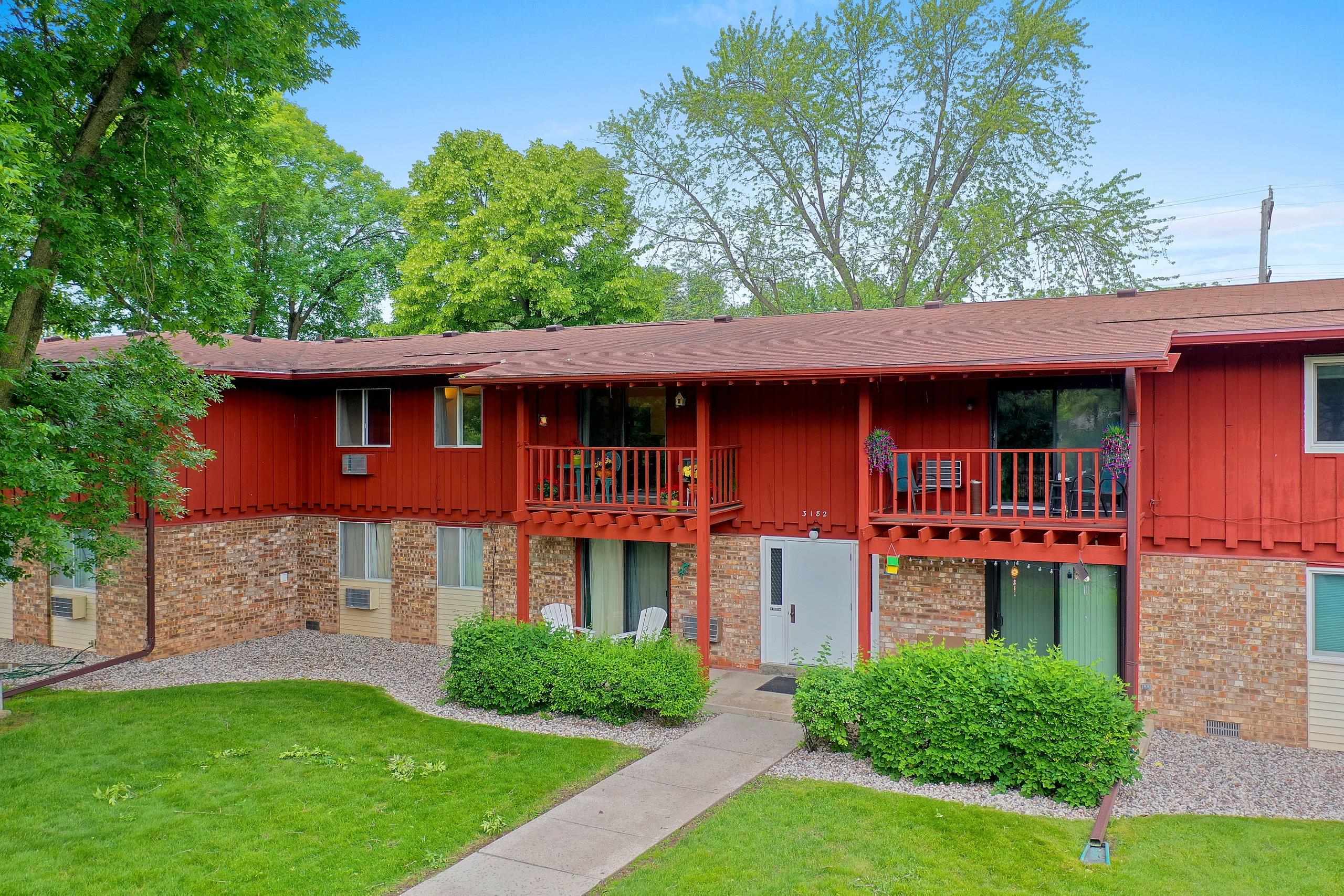 3182 Justin Court, Unit 5 Appleton, WI 54914 - Photo 5 of 34