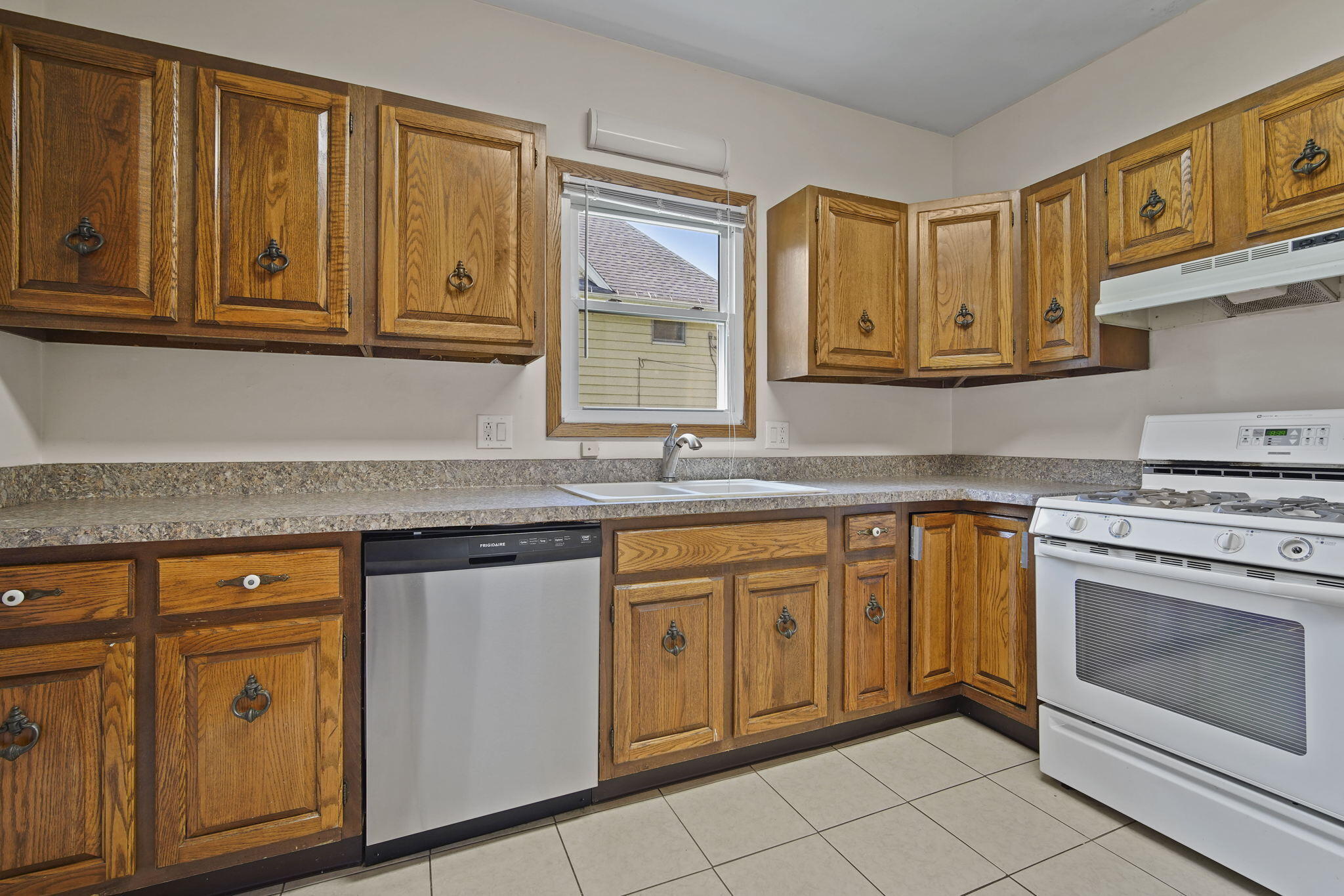 807 Bush Street Jackson, MI 49202 - Photo 7 of 29 web_DSC00729