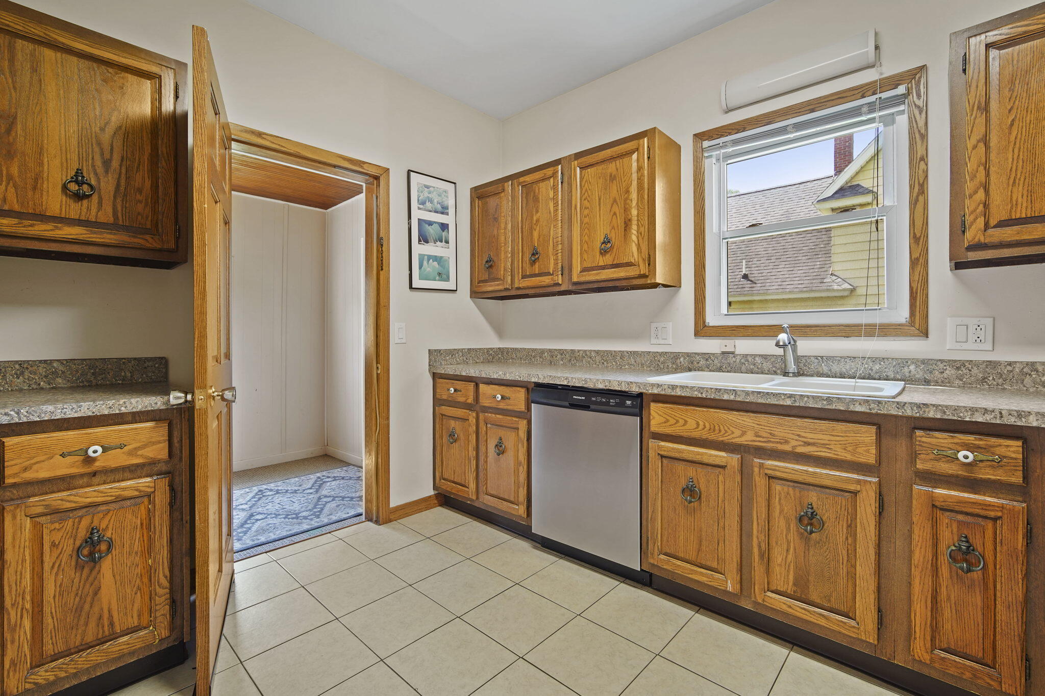 807 Bush Street Jackson, MI 49202 - Photo 8 of 29 web_DSC00735
