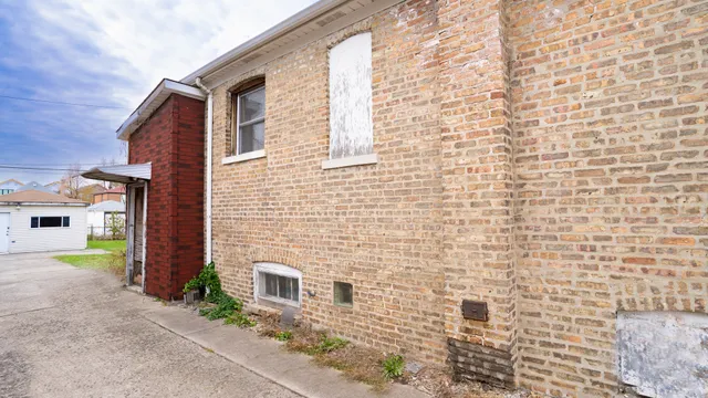 $225,000 | 5330 South Mayfield Avenue, Chicago, IL 60638