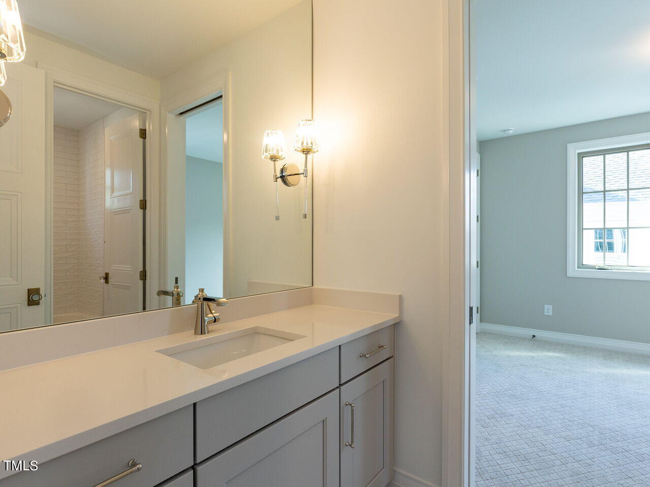 2302 Lyon Street Raleigh, NC 27608 - Photo 35 of 49 032-1280x960-jack-n-jill-bath