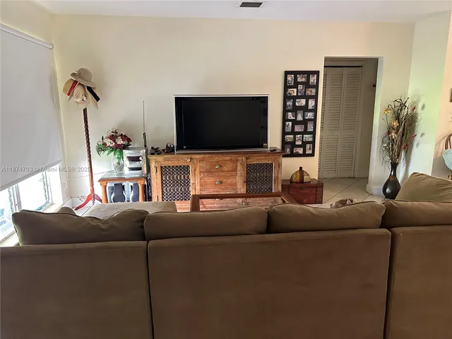 $2,777 | Hollywood Lakes, Hollywood, FL 33020