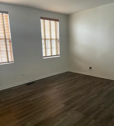 $2,500 | 939 Symphony Drive, Aurora, IL 60504