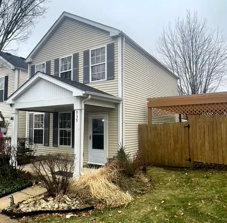$2,300 | 939 Symphony Drive, Aurora, IL 60504