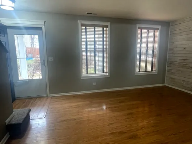 $2,500 | 939 Symphony Drive, Aurora, IL 60504