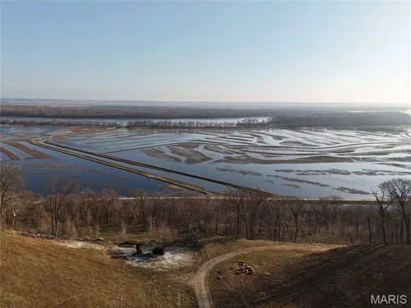 $1,000,000 | 4015 Pike 9140, Louisiana, MO 63353
