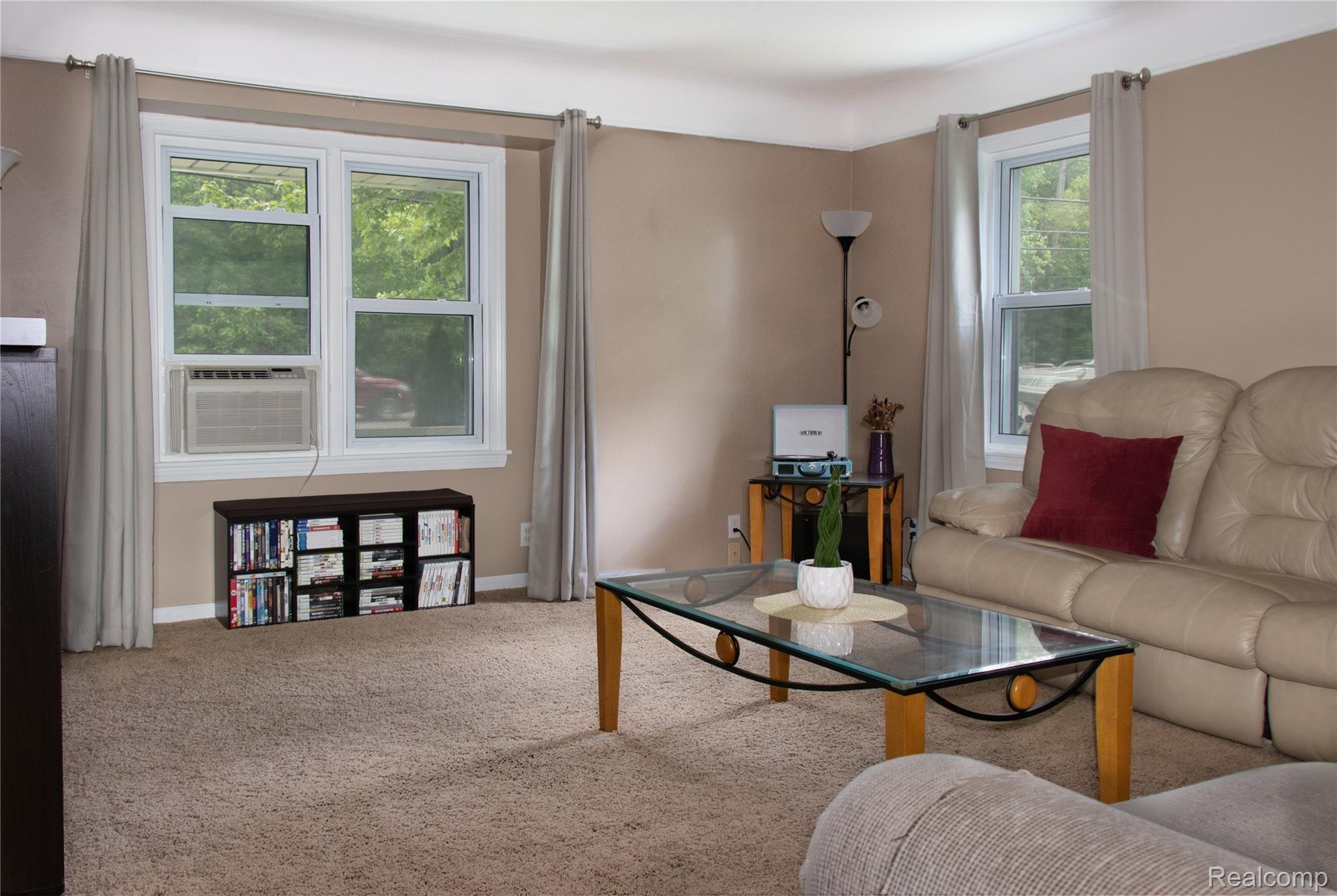 7085 Belleville Road Belleville, MI 48111 - Photo 25 of 27 Living Room 2.jpg