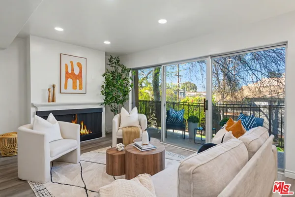 $2,995 | 14850 Hesby Street, Unit 203, Sherman Oaks, CA 91403