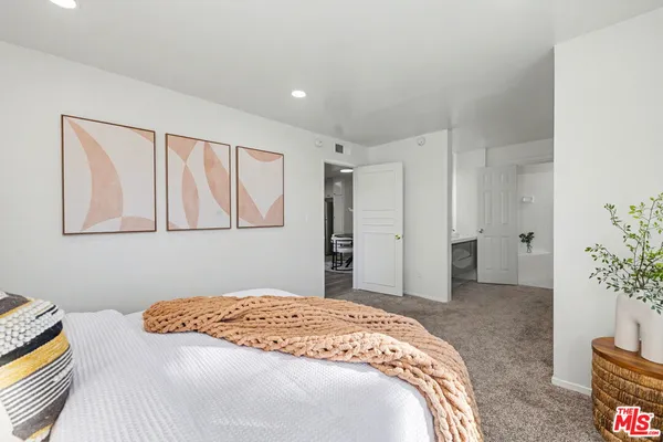 $2,995 | 14850 Hesby Street, Unit 203, Sherman Oaks, CA 91403