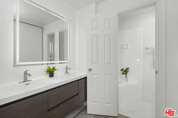 $2,995 | 14850 Hesby Street, Unit 203, Sherman Oaks, CA 91403