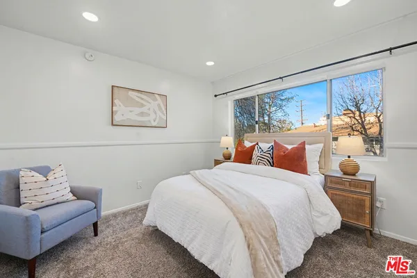 $2,995 | 14850 Hesby Street, Unit 203, Sherman Oaks, CA 91403