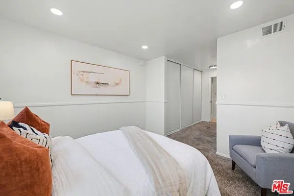 $2,995 | 14850 Hesby Street, Unit 203, Sherman Oaks, CA 91403