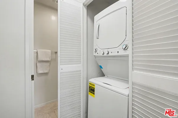 $2,995 | 14850 Hesby Street, Unit 203, Sherman Oaks, CA 91403