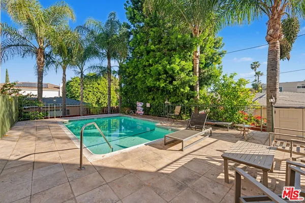 $2,995 | 14850 Hesby Street, Unit 203, Sherman Oaks, CA 91403