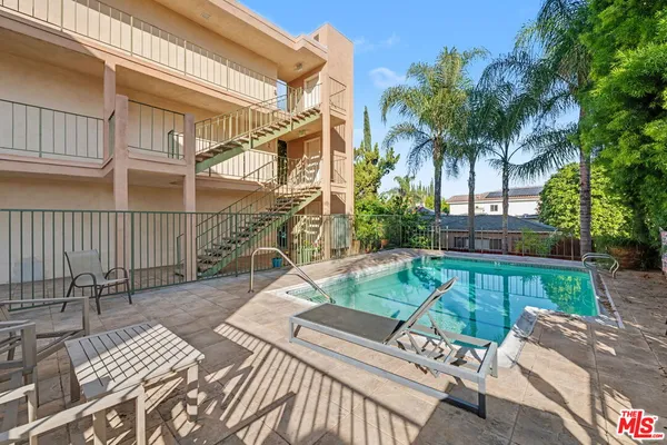 $2,995 | 14850 Hesby Street, Unit 203, Sherman Oaks, CA 91403