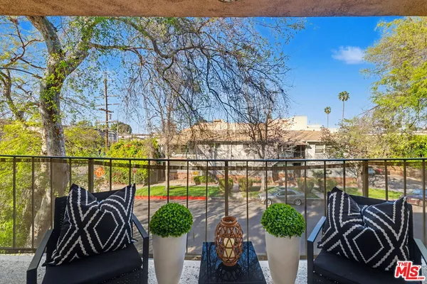 $2,995 | 14850 Hesby Street, Unit 203, Sherman Oaks, CA 91403