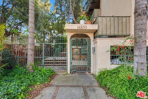 $2,995 | 14850 Hesby Street, Unit 203, Sherman Oaks, CA 91403
