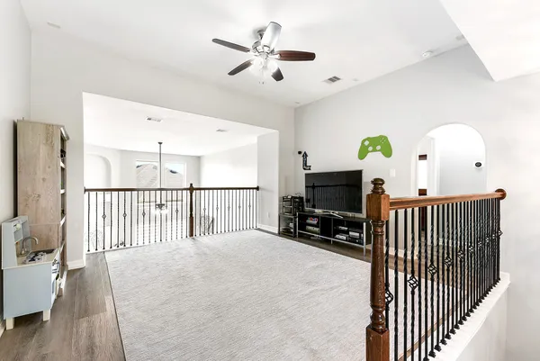 a view of livingroom with furniture