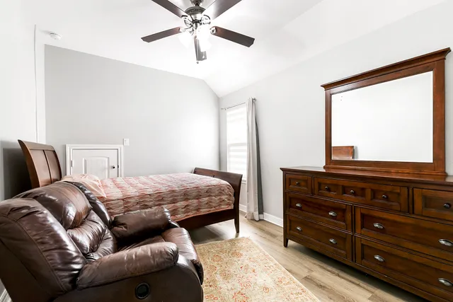 a view of a livingroom with furniture
