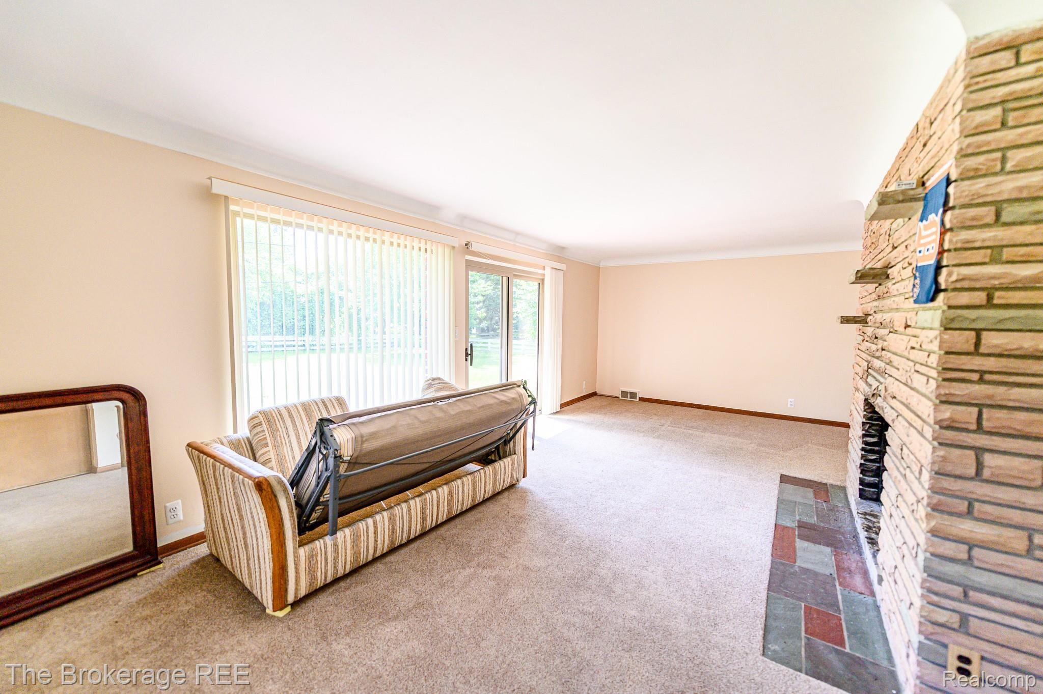 6909 Lahser Road Bloomfield Hills, MI 48301 - Photo 11 of 59 6909 LAHSER Road, Bloomfield Twp 48301 Let's buy a house today!!