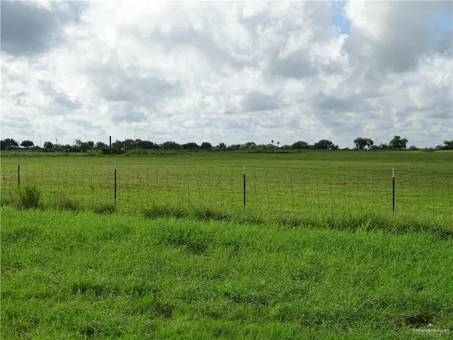 a view of an outdoor space and a yard