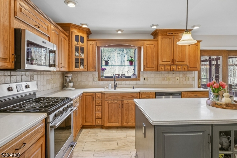 31 Branko Road Berkeley Heights, NJ 07922 - Photo 8 of 36