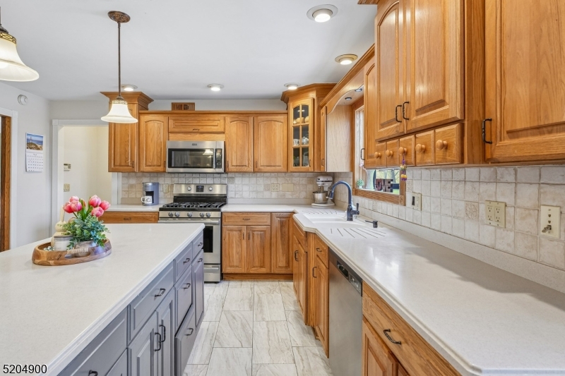 31 Branko Road Berkeley Heights, NJ 07922 - Photo 9 of 36