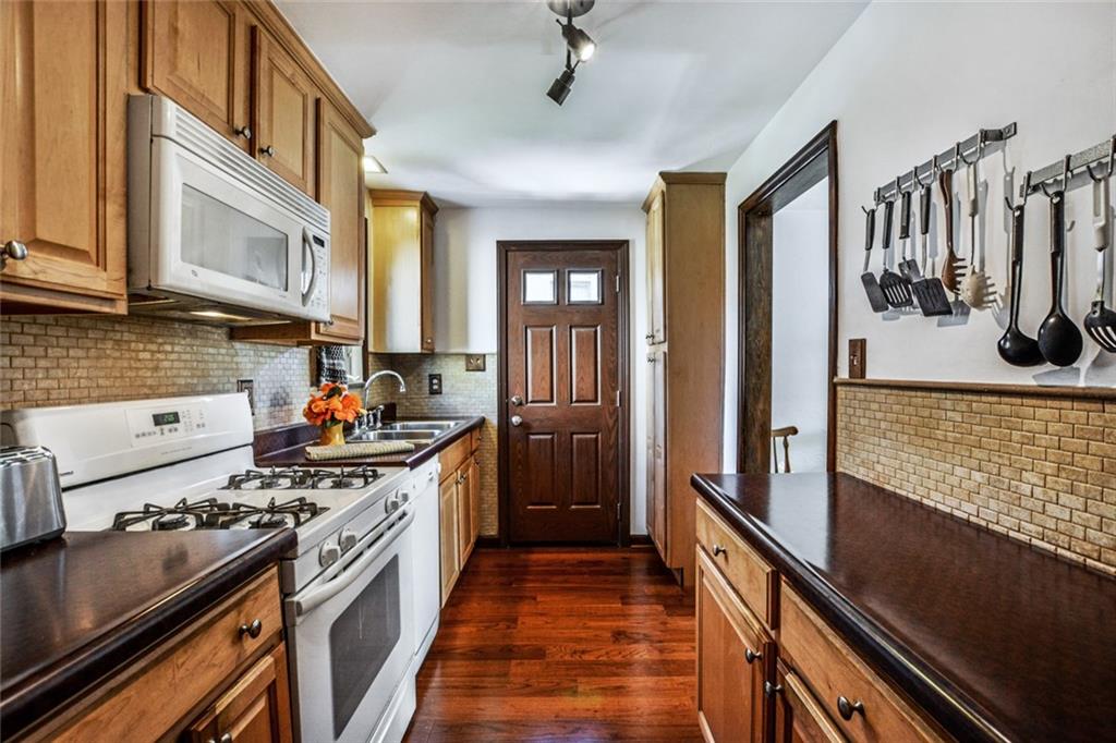 2420 Ridgeland Place Pittsburgh, PA 15212 - Photo 11 of 22 Gallery Image 11