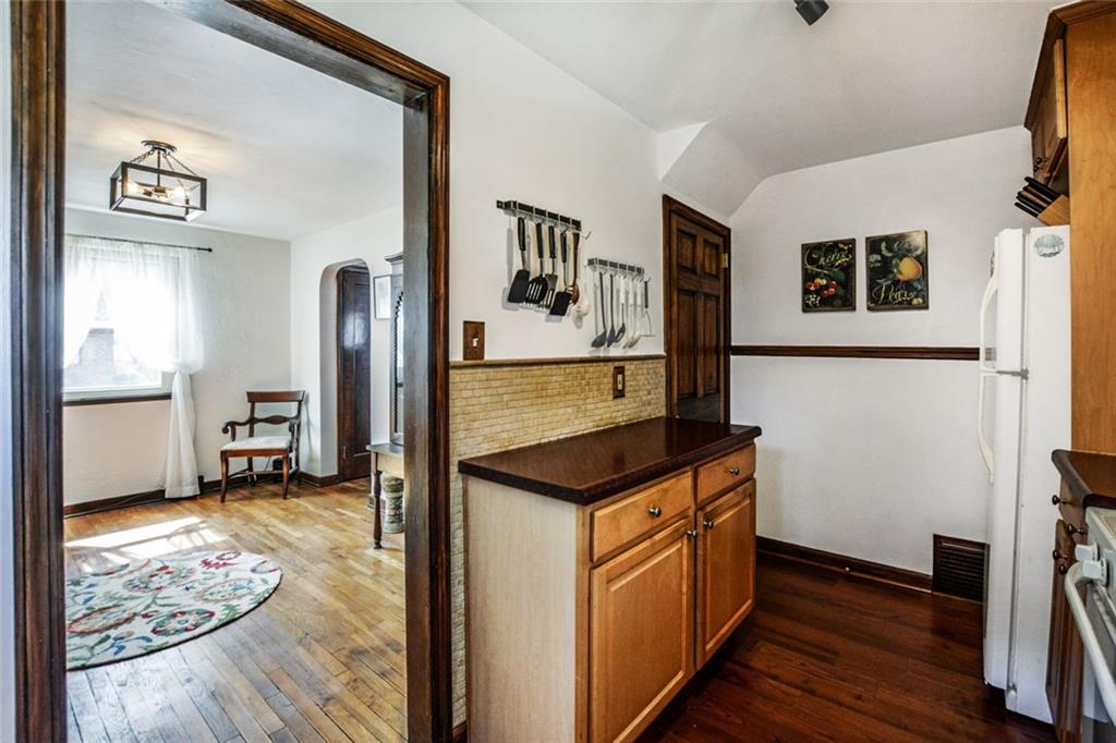 2420 Ridgeland Place Pittsburgh, PA 15212 - Photo 10 of 22 Gallery Image 10