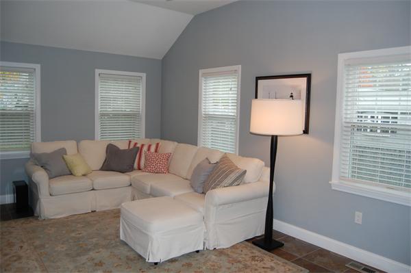 32 Glen Road Reading, MA 01867 - Photo 3 of 26 Gallery Image 3