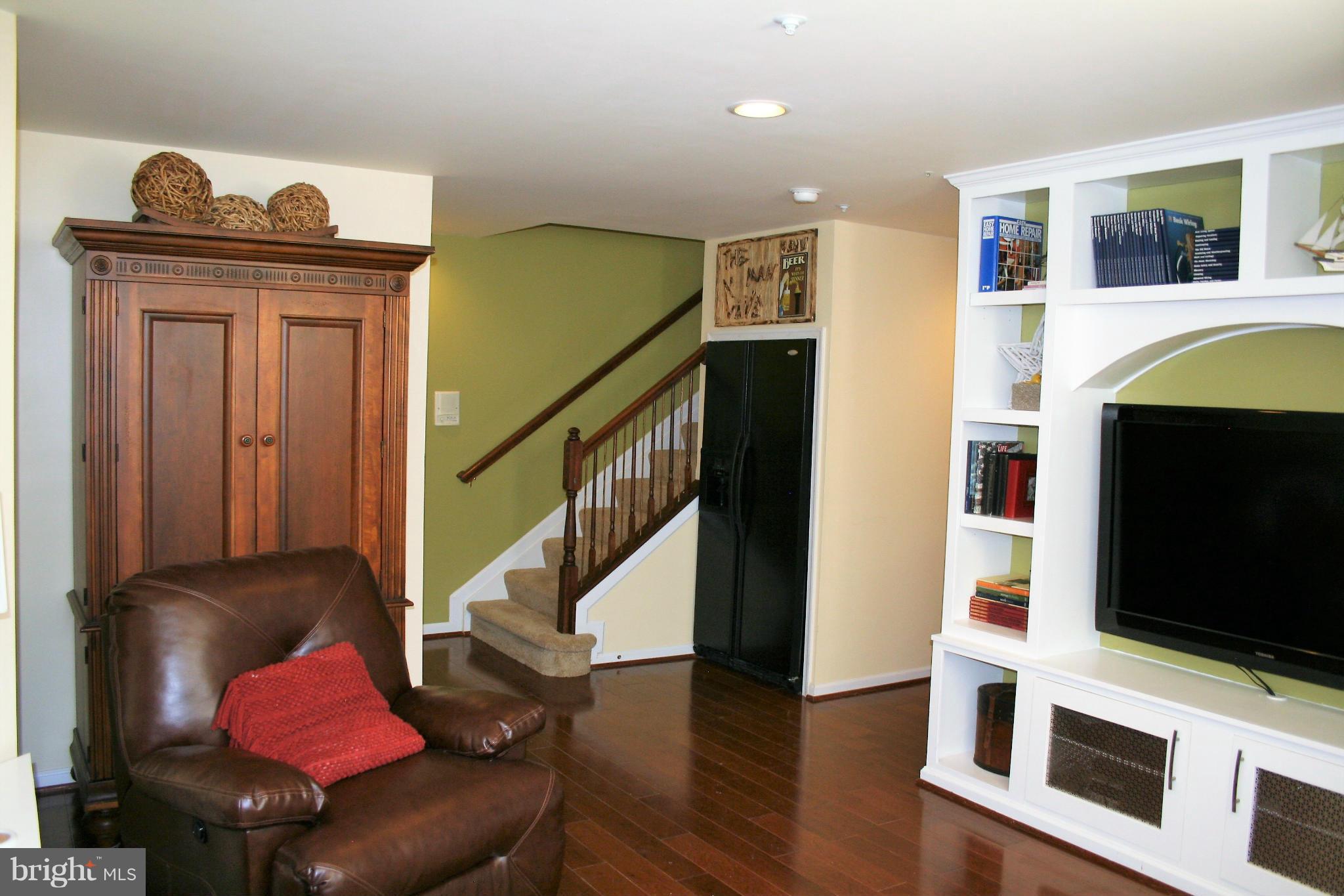 10238 Brighton Ridge Way, Unit 107 Columbia, MD 21044 - Photo 25 of 28 More Built-ins!