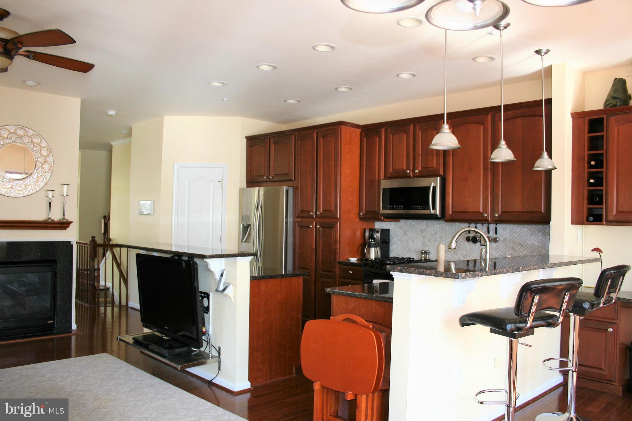 10238 Brighton Ridge Way, Unit 107 Columbia, MD 21044 - Photo 8 of 28 Breakfast Bar