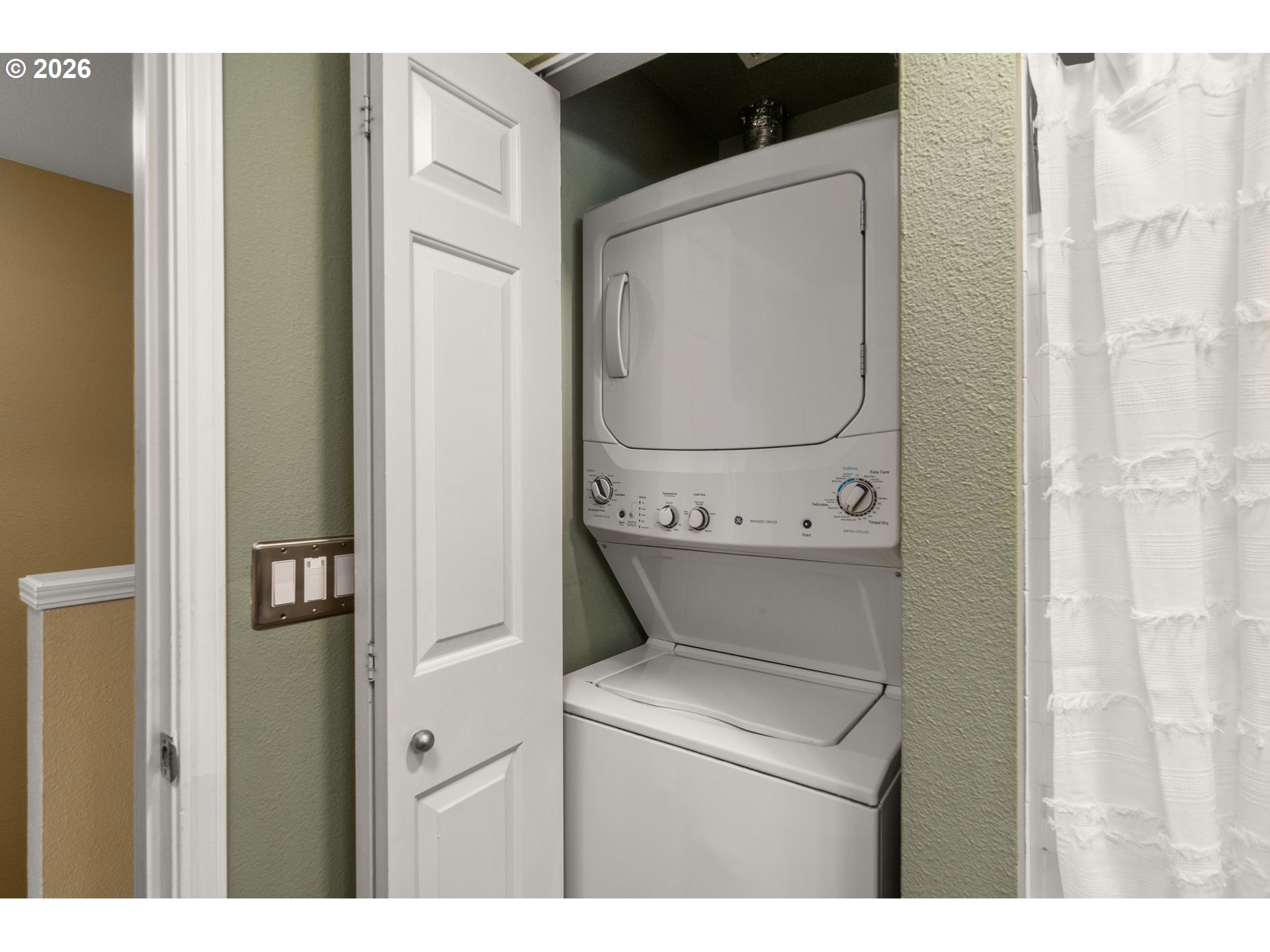 1814 Southeast Cutter Lane Vancouver, WA 98661 - Photo 20 of 40 a utility room with dryer and washer