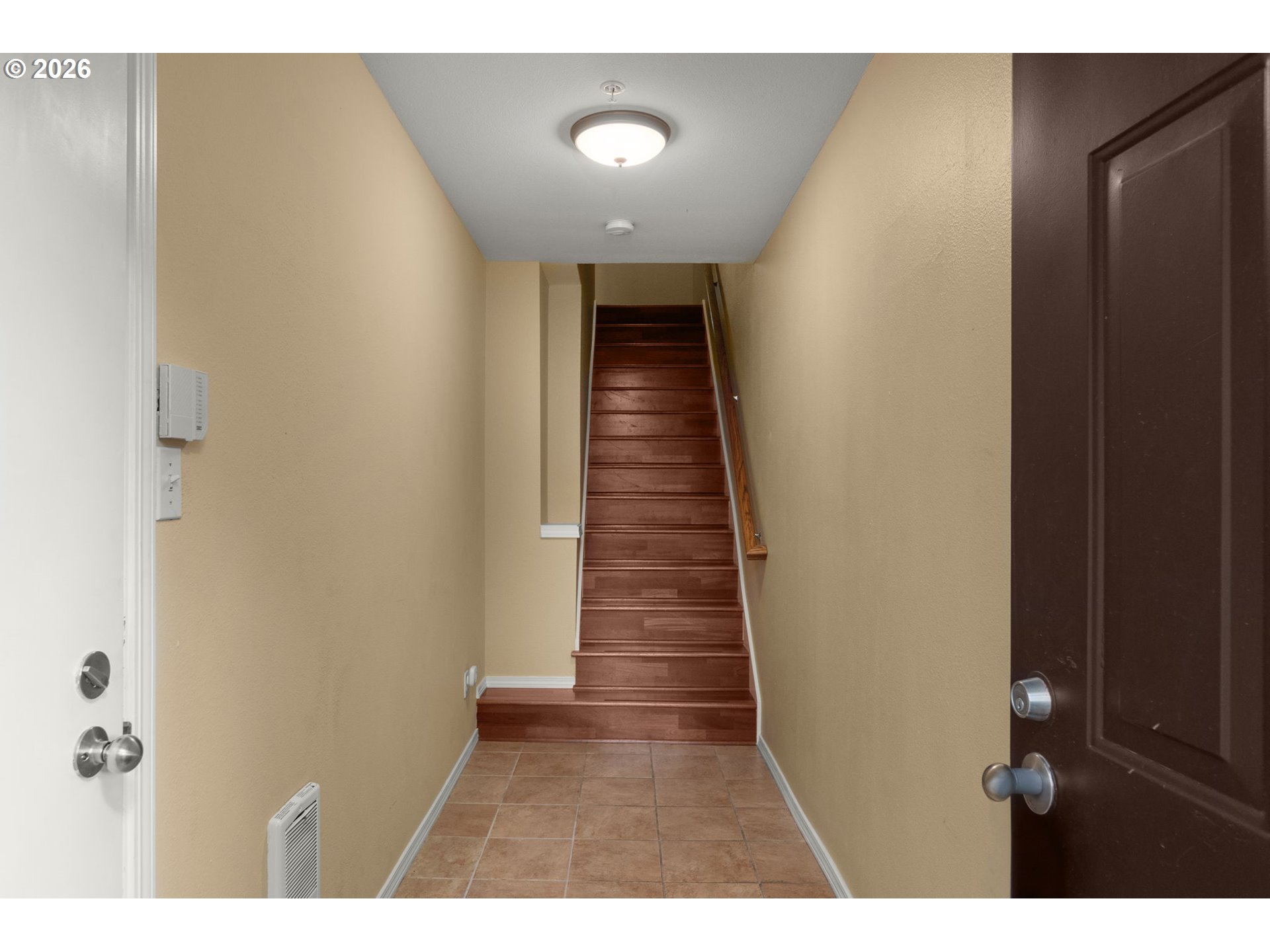 1814 Southeast Cutter Lane Vancouver, WA 98661 - Photo 4 of 40 a view of an entryway