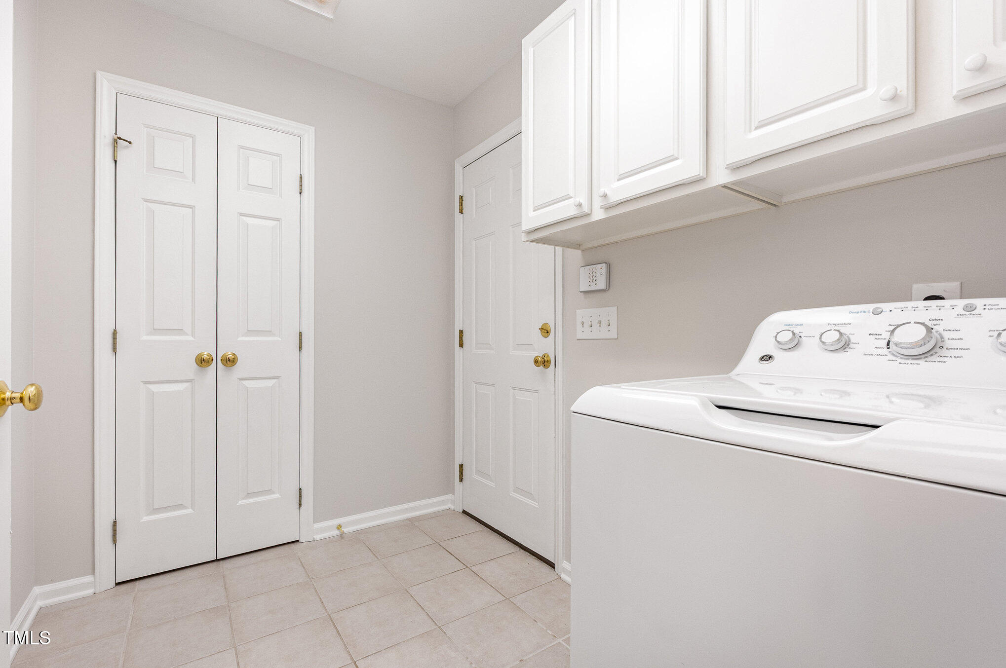 8401 Hobhouse Circle Raleigh, NC 27615 - Photo 21 of 27 a utility room with dryer and washer