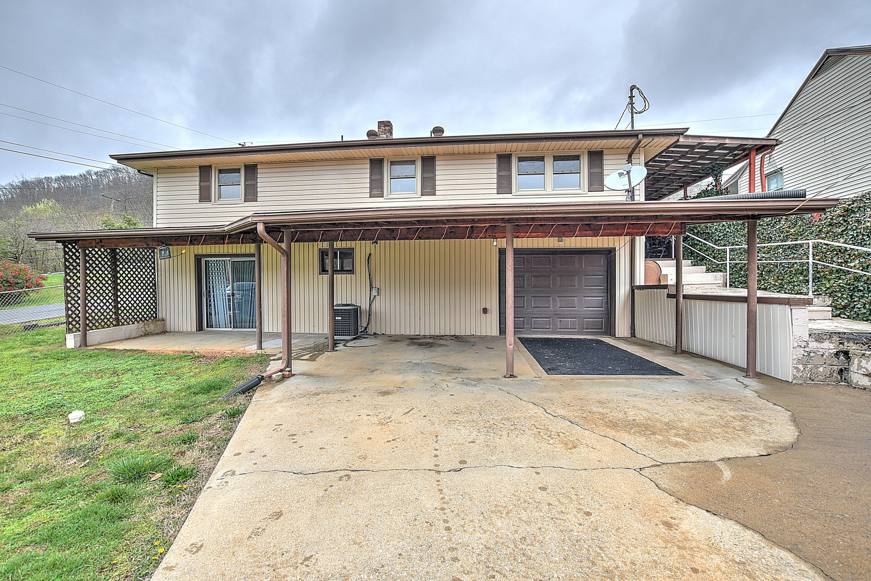 374 East Carters Valley Road Kingsport, TN 37660 - Photo 17 of 38 374 E Carters Valley-19
