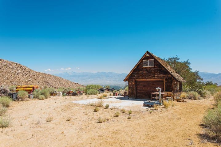 57 Bir Road, Unit 1 Bishop, CA 93514 - Photo 20 of 35 a view of a house with a snow in the yard
