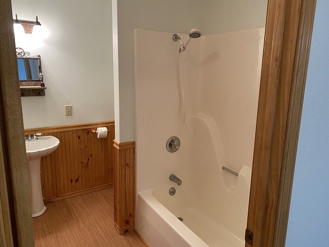 398 Azbill Road Lexington, TN 38351 - Photo 12 of 40 a bathroom with a bathtub sink and toilet
